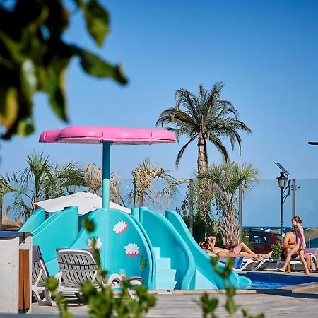 Apartmán Rainbow Sea View N Pool - Parking Mamaia